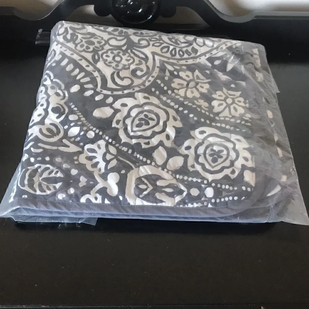 Pottery barn teen photo sample mystic medallion comforter euro sham
